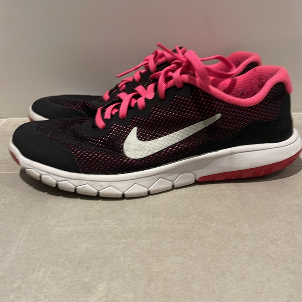 NIKE girls size 5Y flex experience RN4 black and hot pink sneakers sporty Y2K